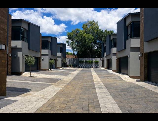 3 BEDROOM PROPERTY TO RENT IN MENLO PARK